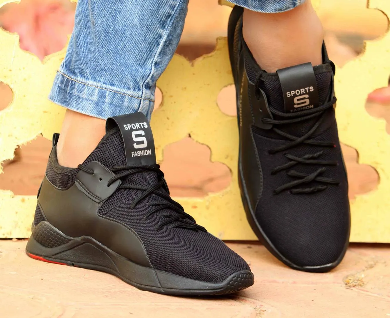 Men's Black Mesh Upper Sports Shoes