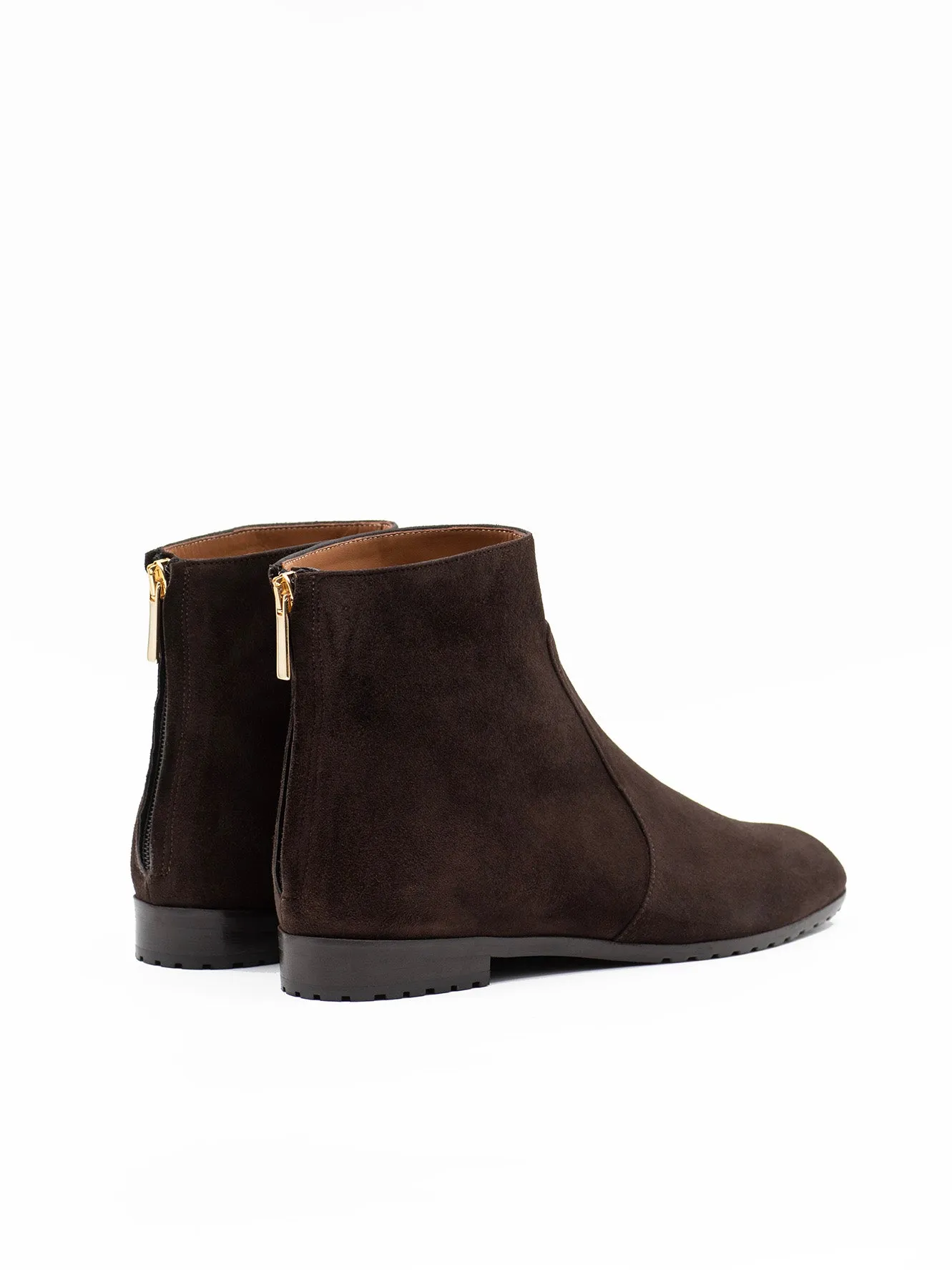 Minimalistic ankle boots in brown suede