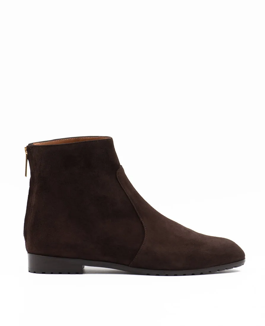 Minimalistic ankle boots in brown suede