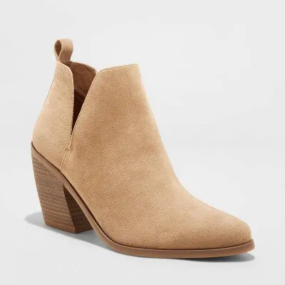 New - Women's Debbie Boots - Universal Thread Taupe 9