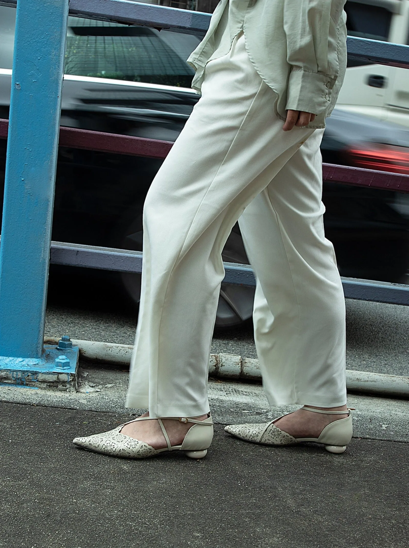 Pointed Laser-Cut Low Pumps