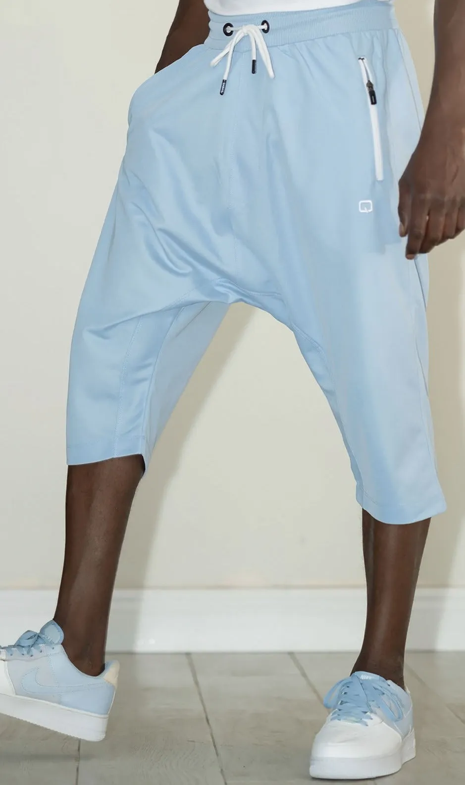 QL Relaxed Lightweight Cropped Joggers in Sky Blue