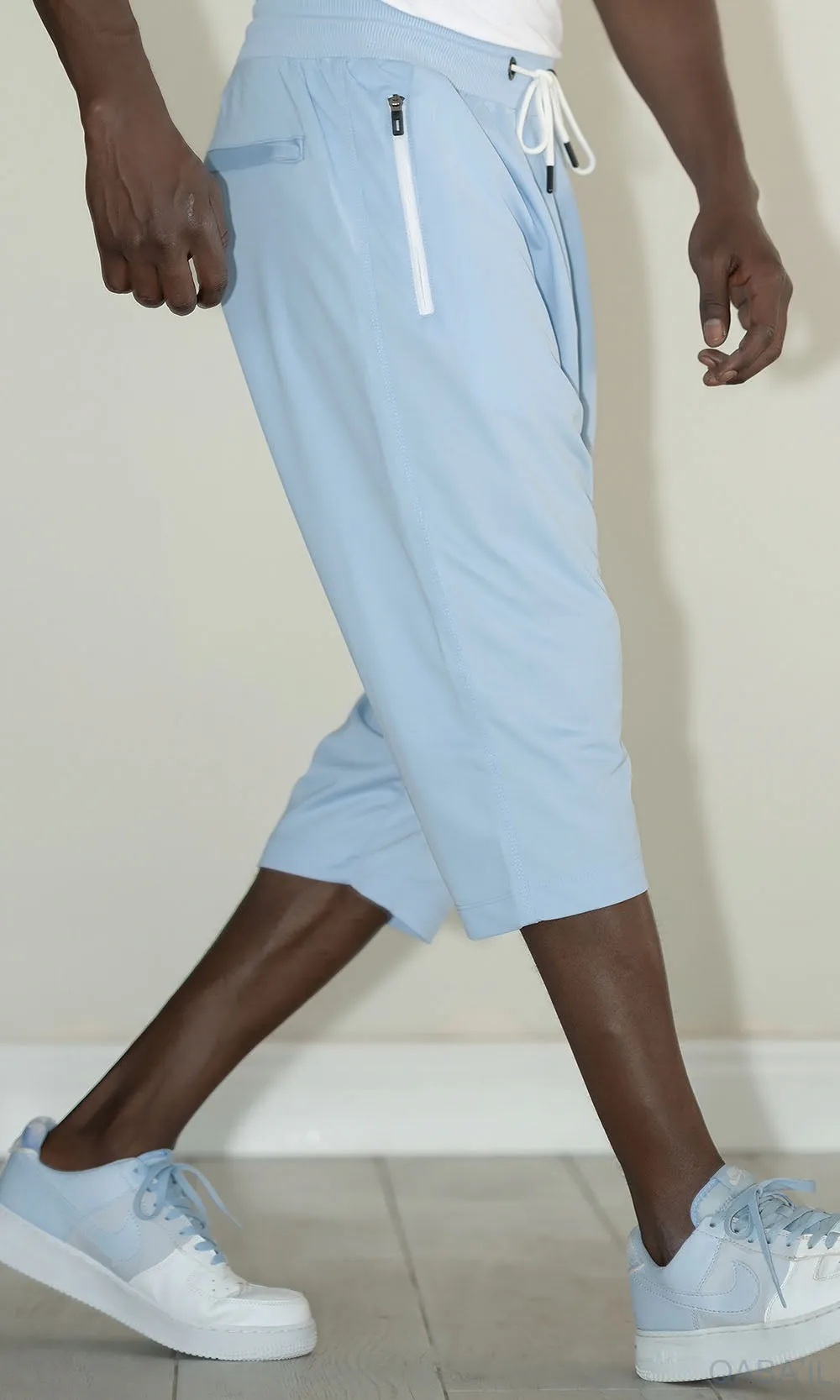 QL Relaxed Lightweight Cropped Joggers in Sky Blue